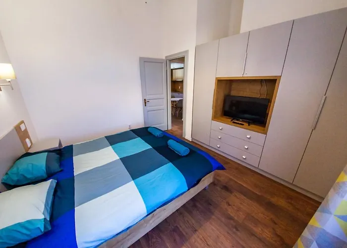 Central Luxury 1
